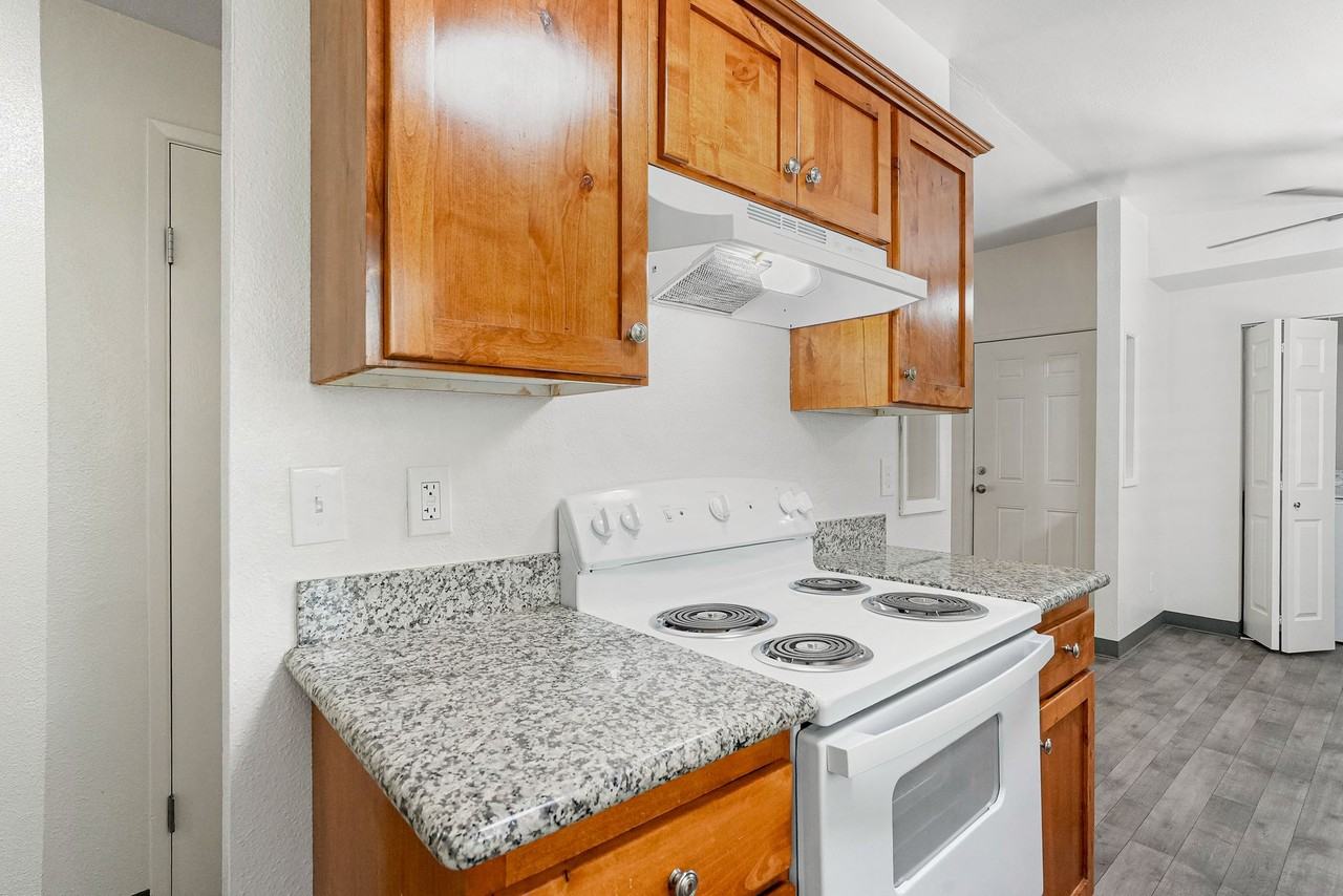 Erin Court - Photo 4 of 11