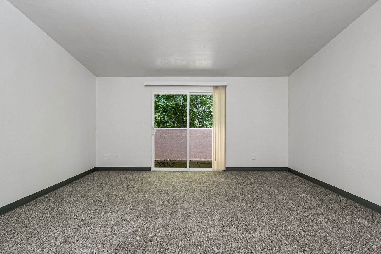 Erin Court - Photo 5 of 11