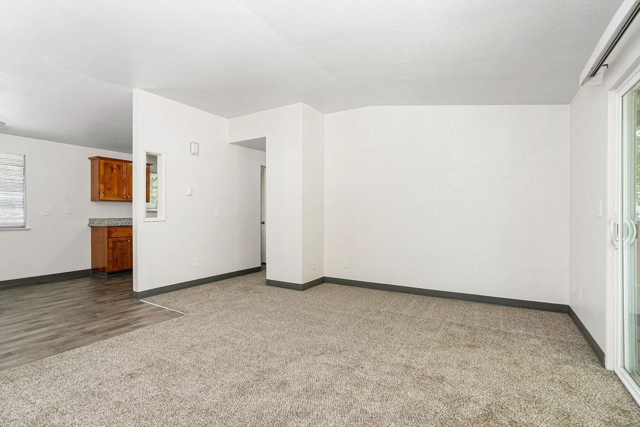 Erin Court - Photo 6 of 11