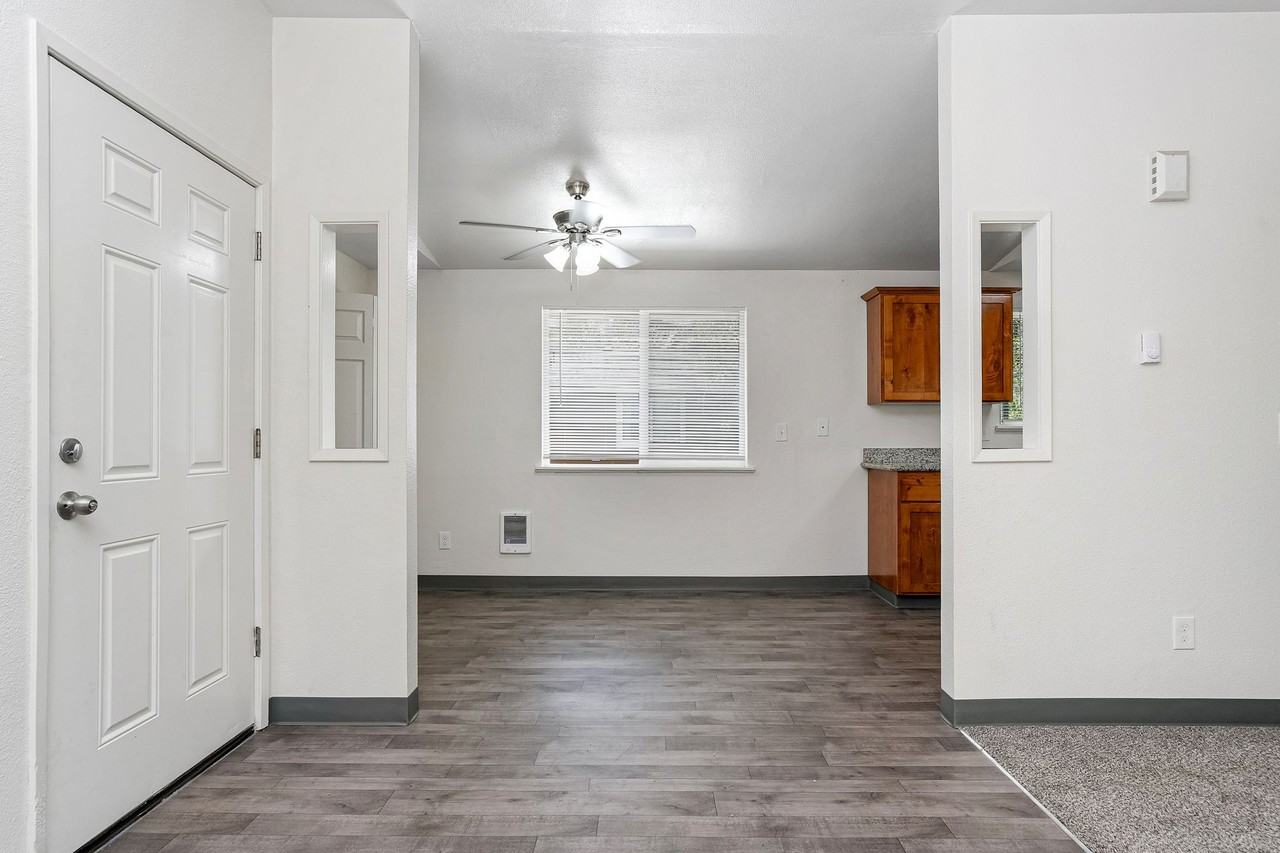 Erin Court - Photo 7 of 11