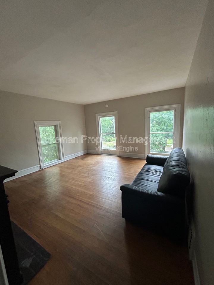 724 W South St - Photo 2 of 10