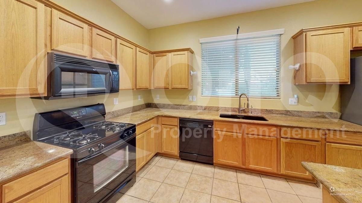 45724 W Mountain View Rd - Photo 3 of 32