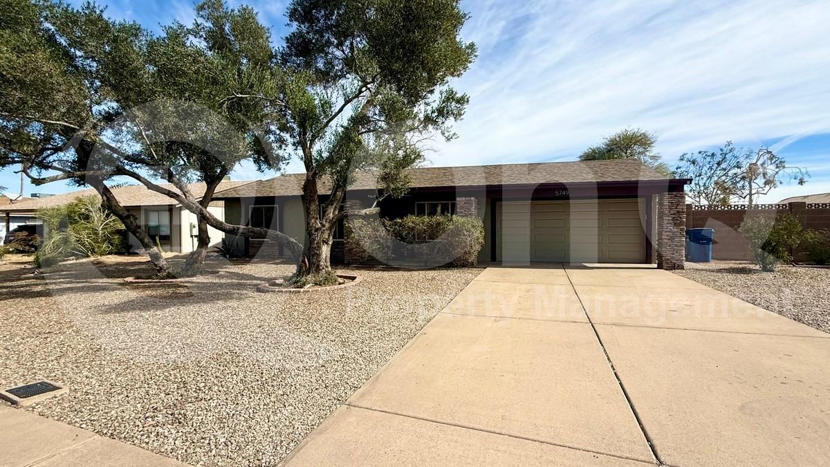 5749 S Farmer Ave - Photo 4 of 29