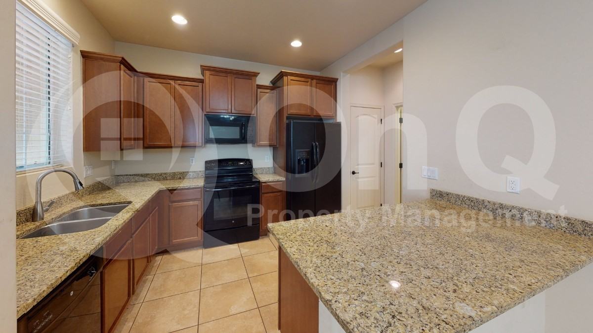 4714 E Waterman St #102 - Photo 3 of 11