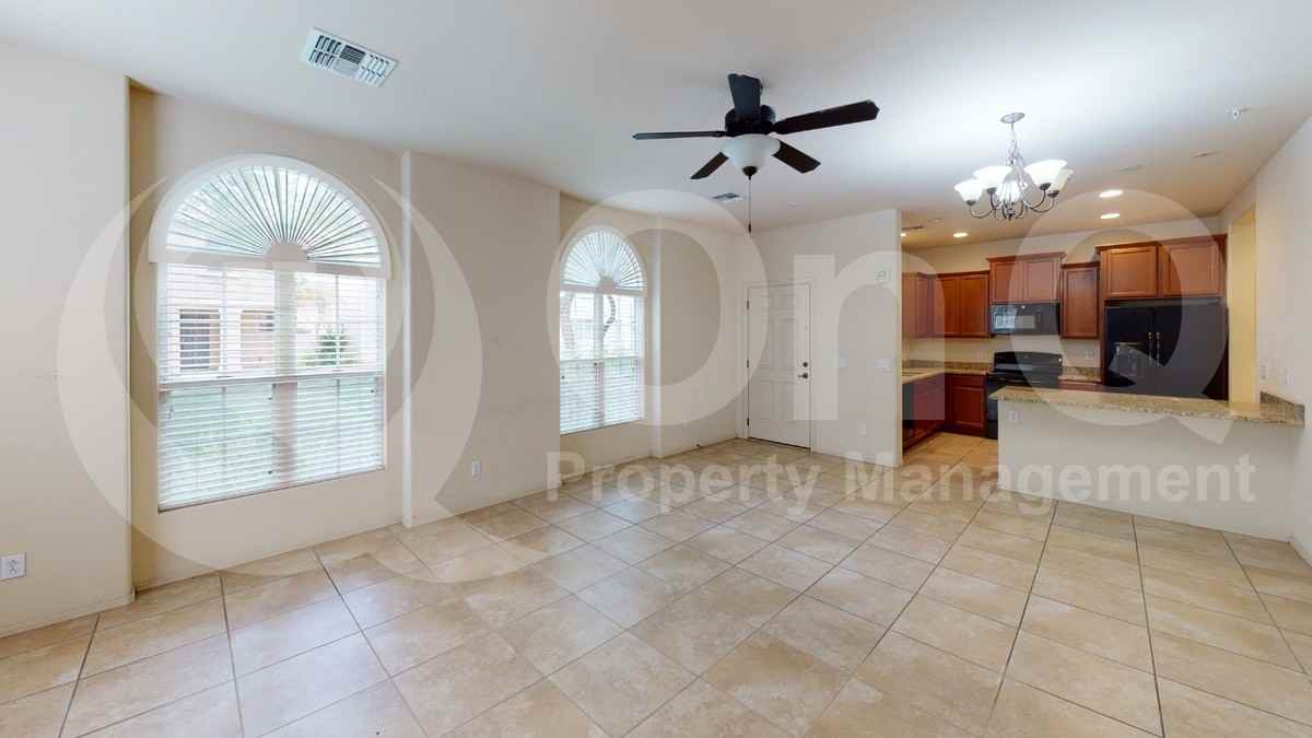 4714 E Waterman St #102 - Photo 4 of 11