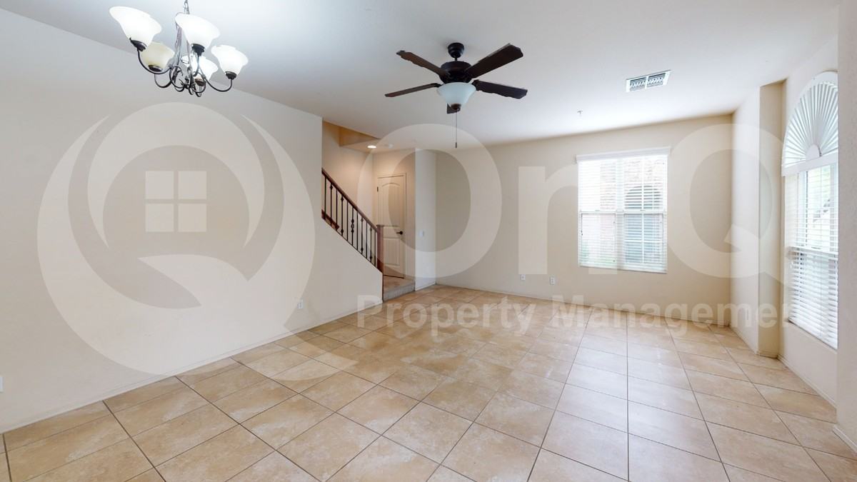 4714 E Waterman St #102 - Photo 5 of 11