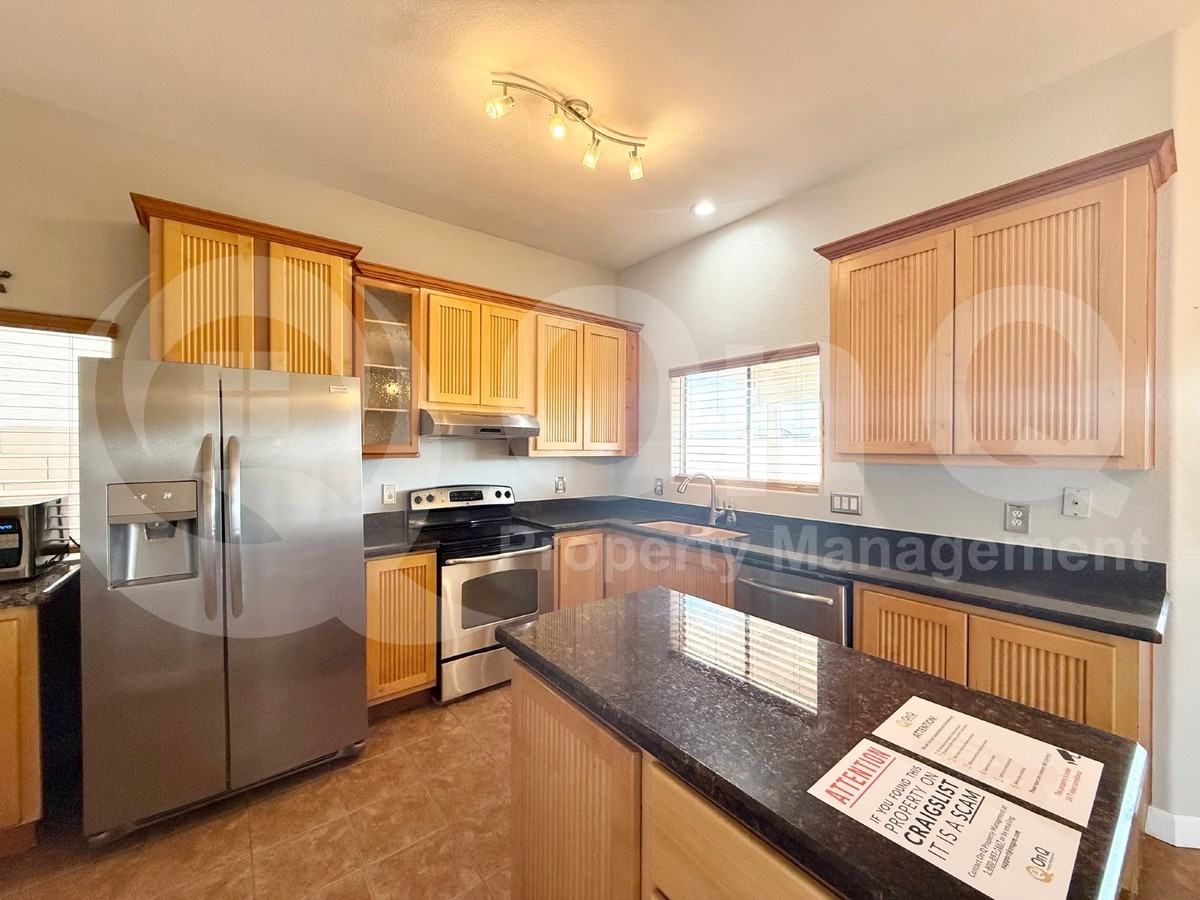 4655 N 99th Dr - Photo 7 of 44