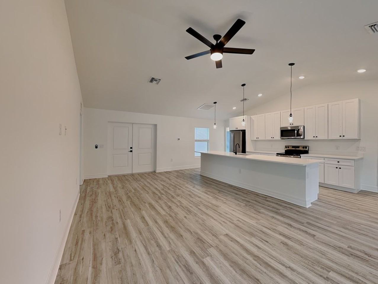 3614 Ne 9th Pl - Photo 3 of 18