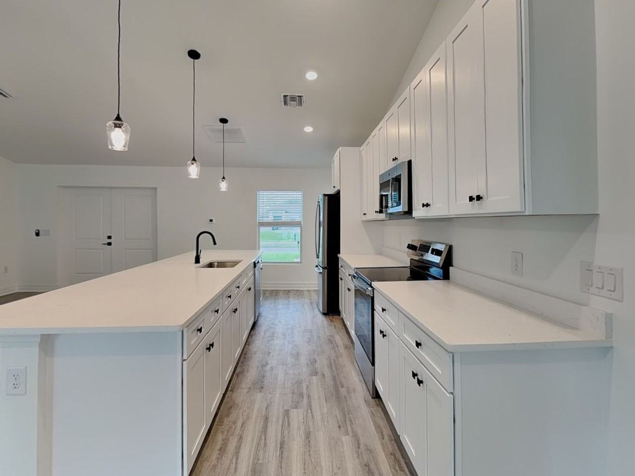 3614 Ne 9th Pl - Photo 4 of 18