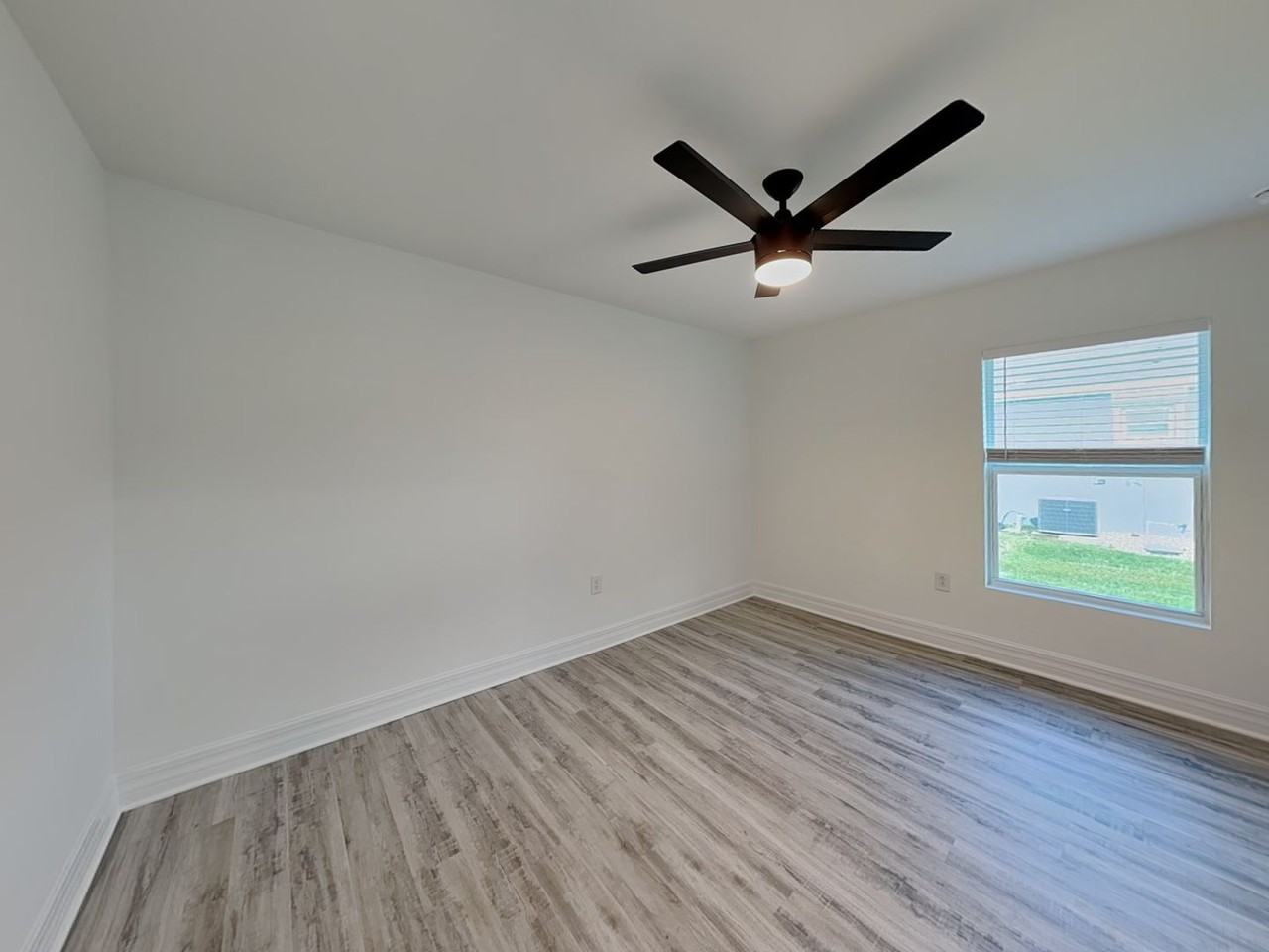 3614 Ne 9th Pl - Photo 7 of 18