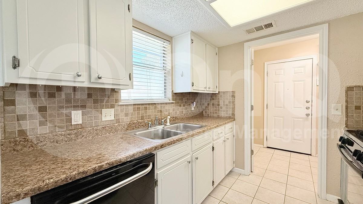 5628 Wagon Train Rd - Photo 3 of 21