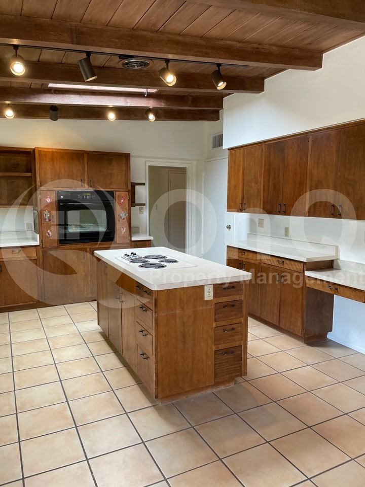 5434 E 6th St - Photo 4 of 33