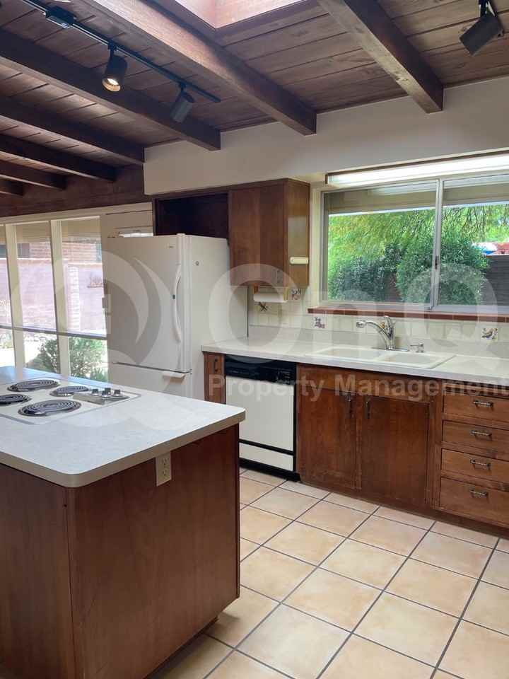 5434 E 6th St - Photo 6 of 33