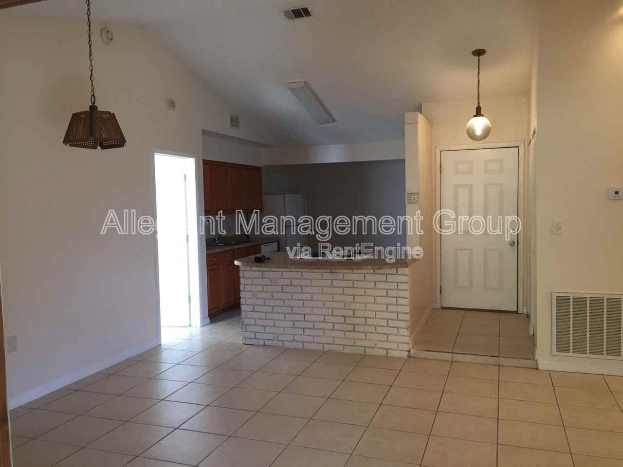 2756 Courtland Blvd - Photo 2 of 17