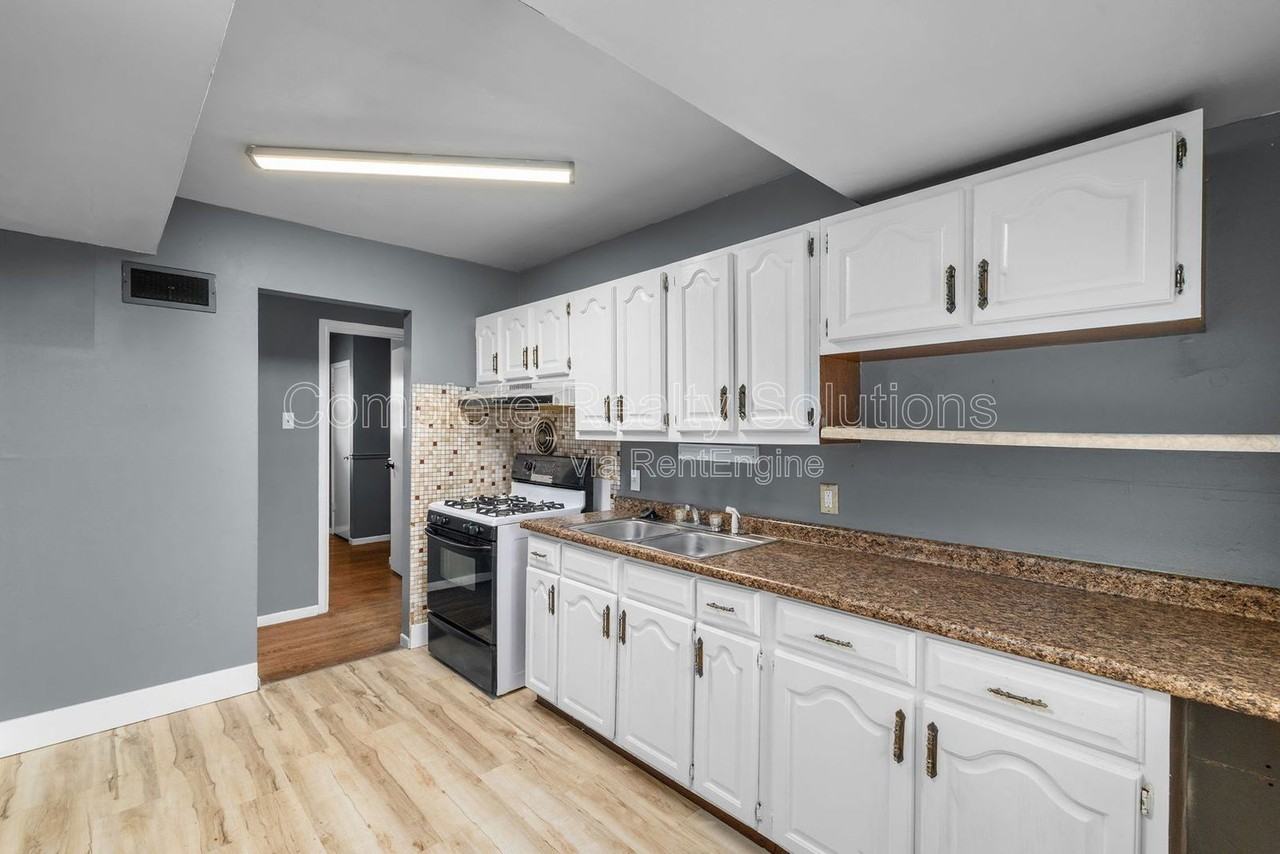 135 Dundee Cir - Photo 2 of 34