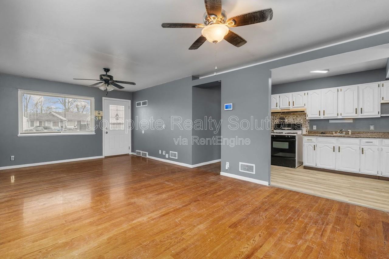 135 Dundee Cir - Photo 4 of 34