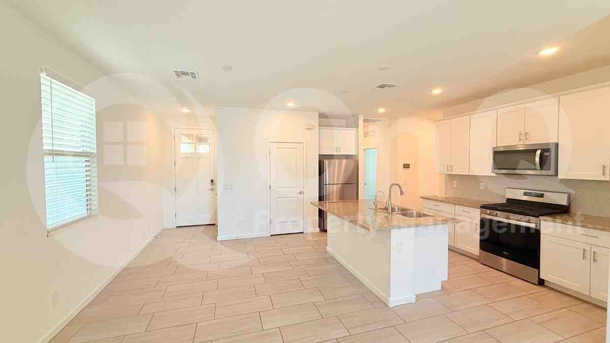 40499 W Shaver Dr - Photo 2 of 21