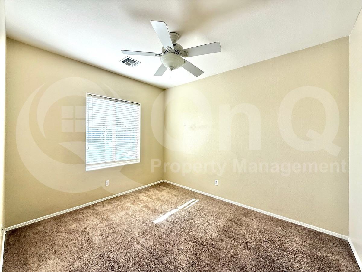 11642 W Tonto St - Photo 5 of 32