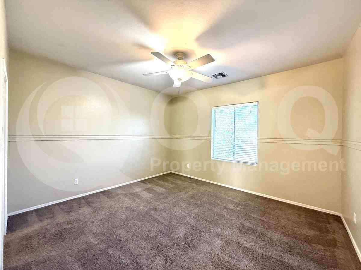 11642 W Tonto St - Photo 7 of 32