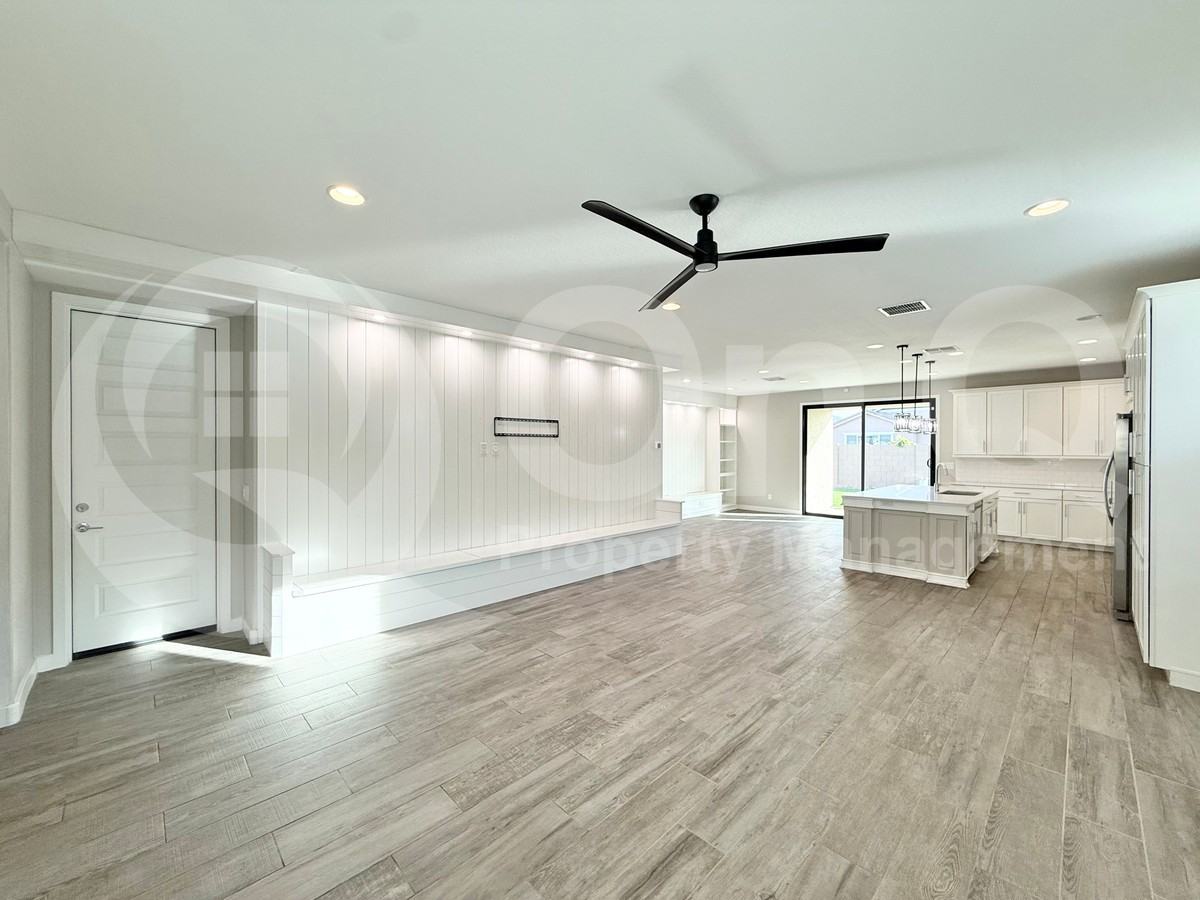 2233 E Meadowview Ct - Photo 7 of 32