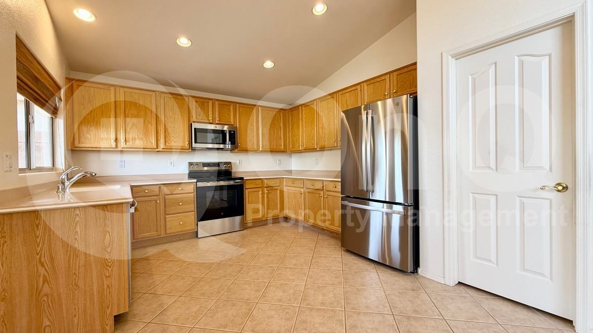 4626 E Thorn Tree Dr - Photo 4 of 21