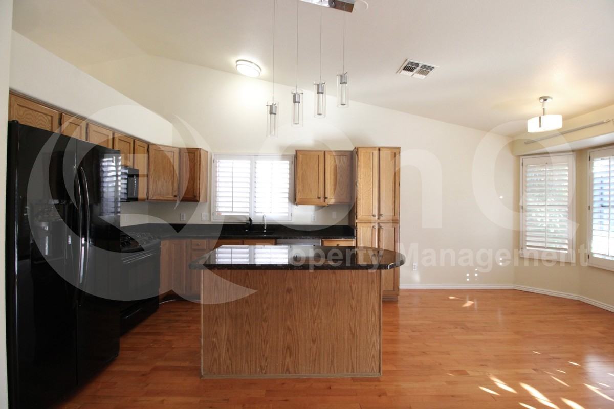 4521 E Saint John Rd - Photo 2 of 10