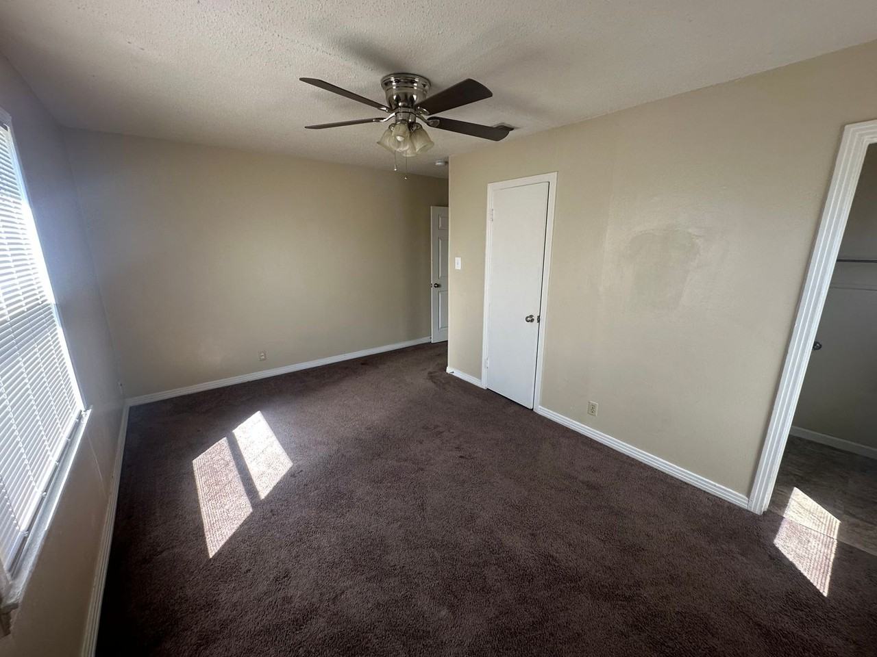 506 Mary St - Photo 4 of 14