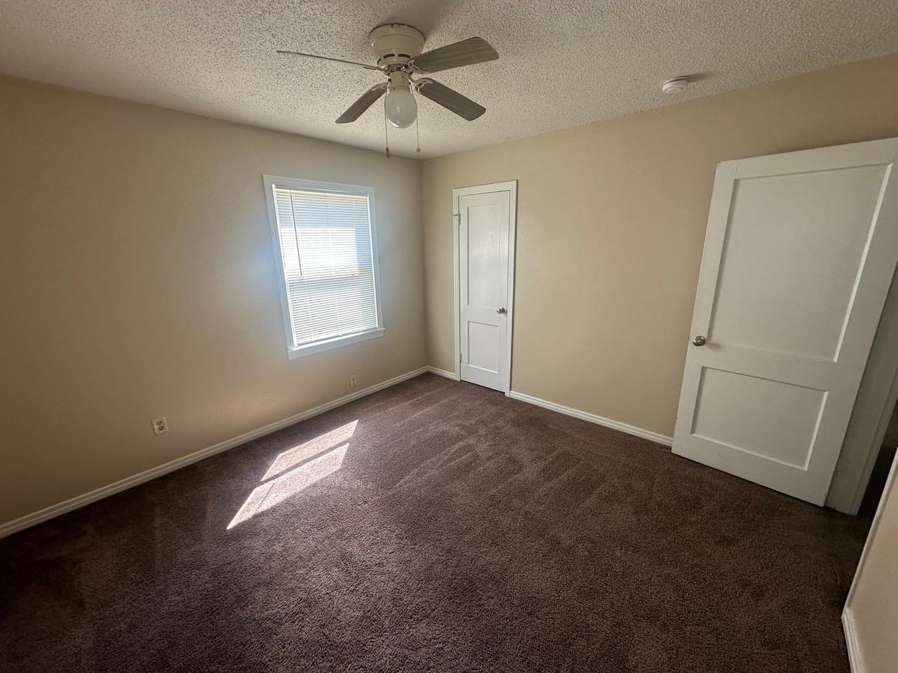 506 Mary St - Photo 5 of 14