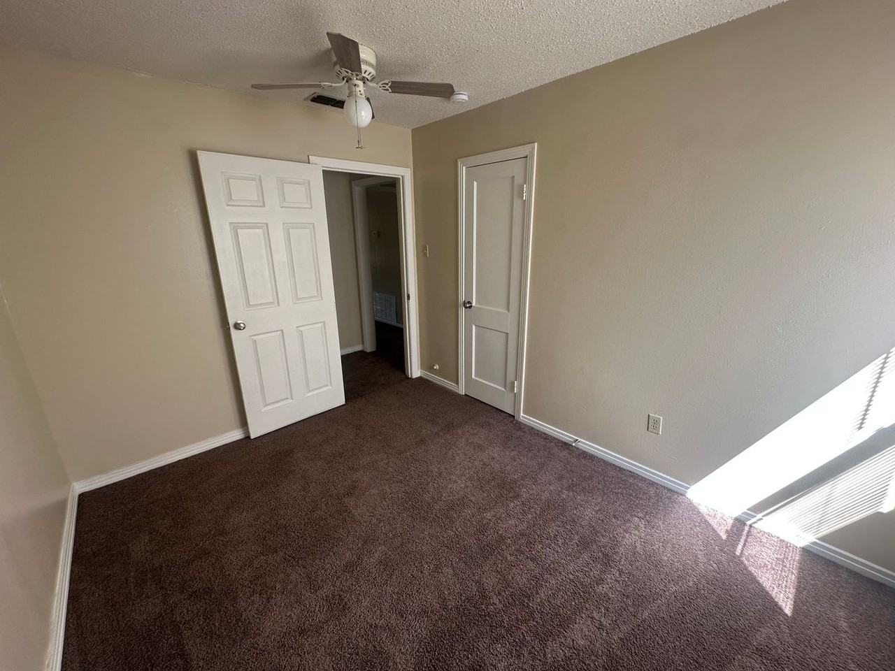 506 Mary St - Photo 7 of 14