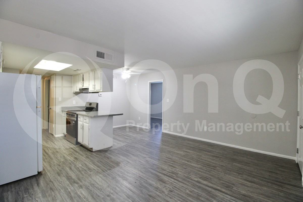 3002 E Waltann Ln #4 - Photo 2 of 18