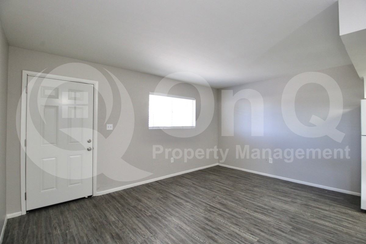 3002 E Waltann Ln #4 - Photo 3 of 18