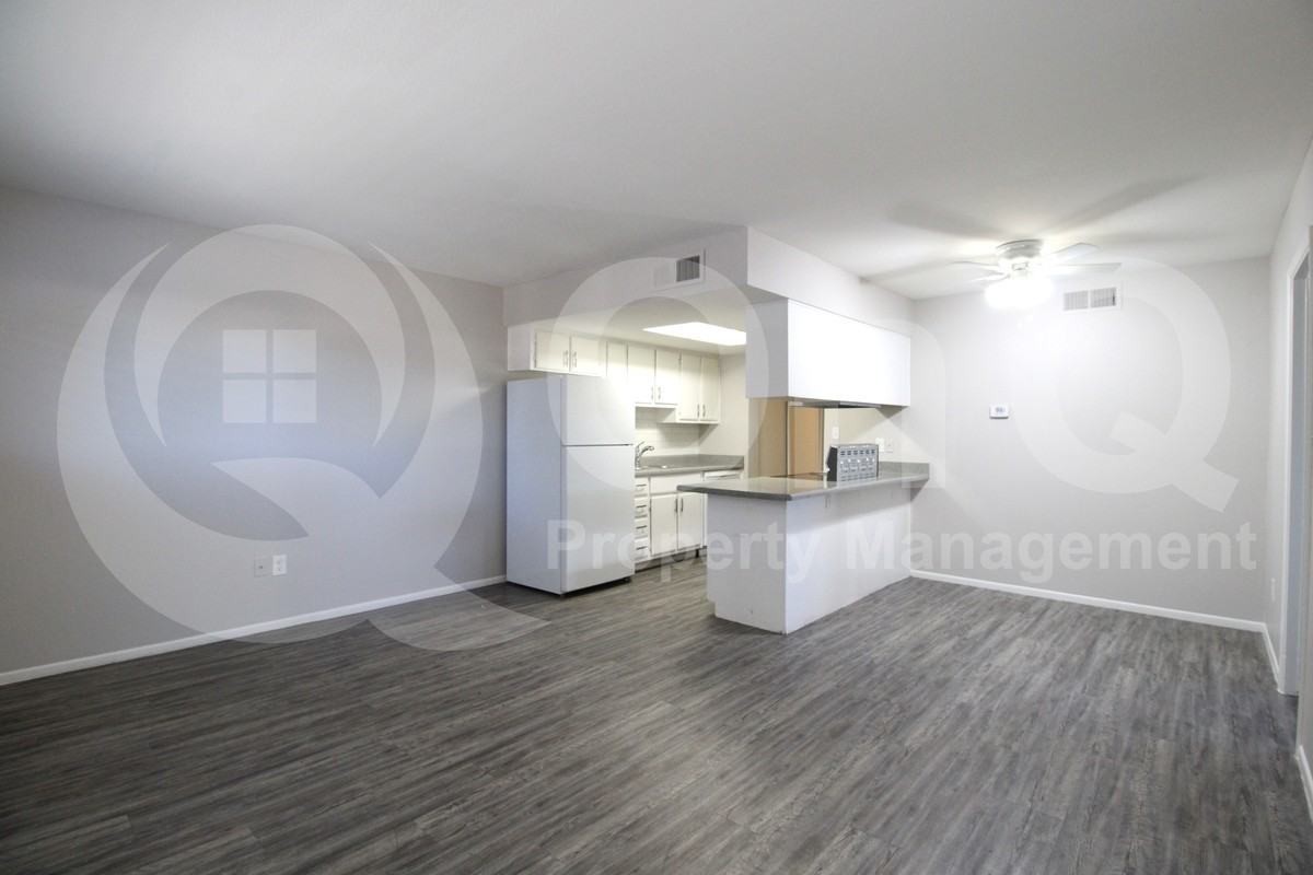 3002 E Waltann Ln #4 - Photo 5 of 18