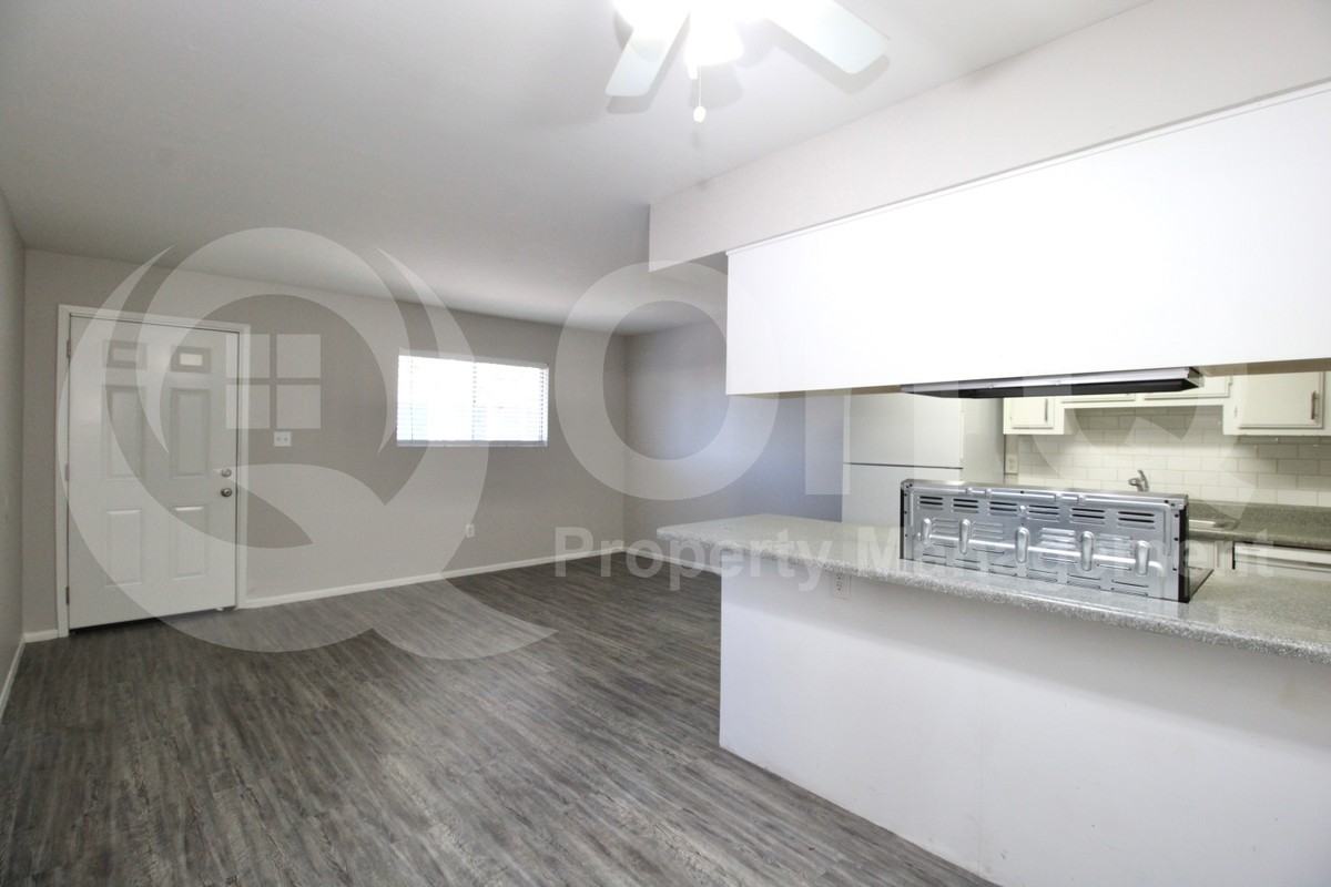 3002 E Waltann Ln #4 - Photo 6 of 18