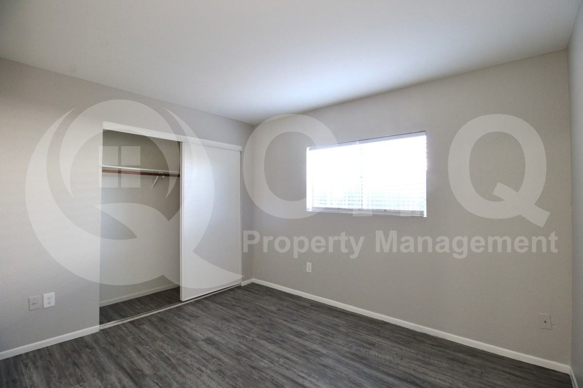 3002 E Waltann Ln #4 - Photo 7 of 18