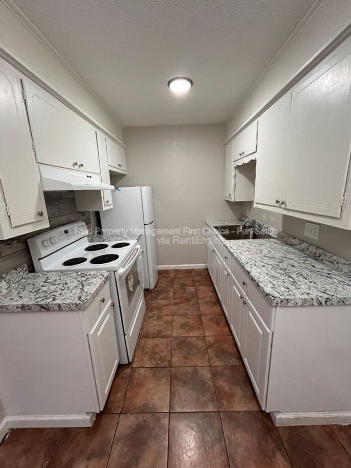 1010 S 19th St #2 - Photo 6 of 11