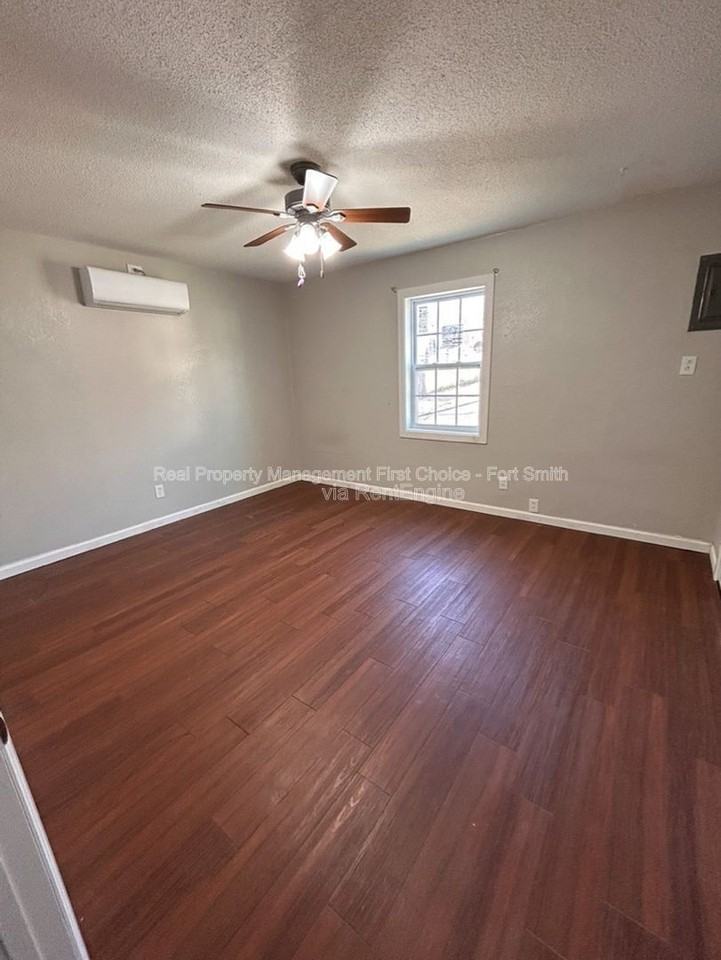 1010 S 19th St #2 - Photo 7 of 11