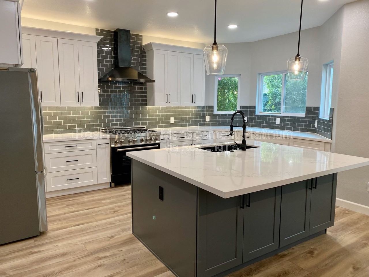 2927 E Solar Ave - Photo 3 of 32