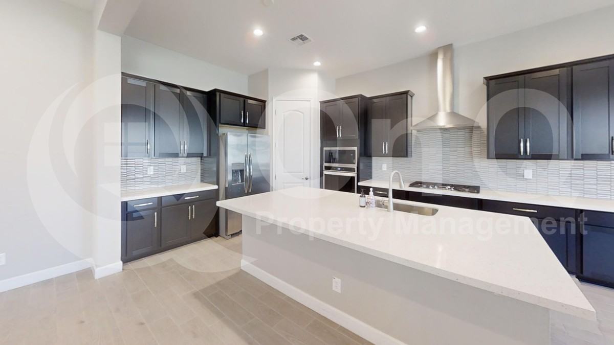 10810 W Marshall Ave - Photo 3 of 29