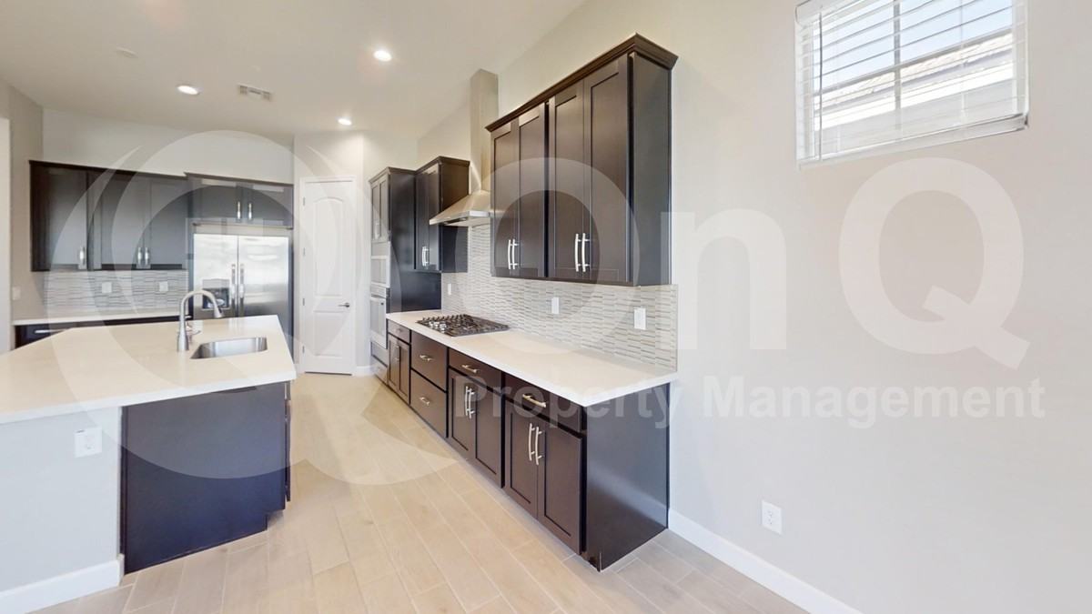 10810 W Marshall Ave - Photo 4 of 29