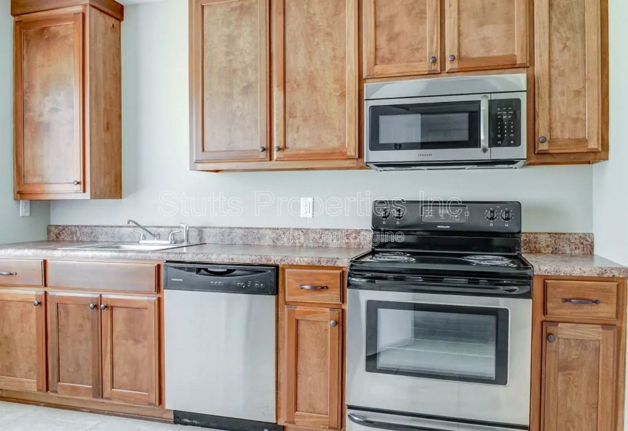 1246 Graham Ave #16 - Photo 4 of 14