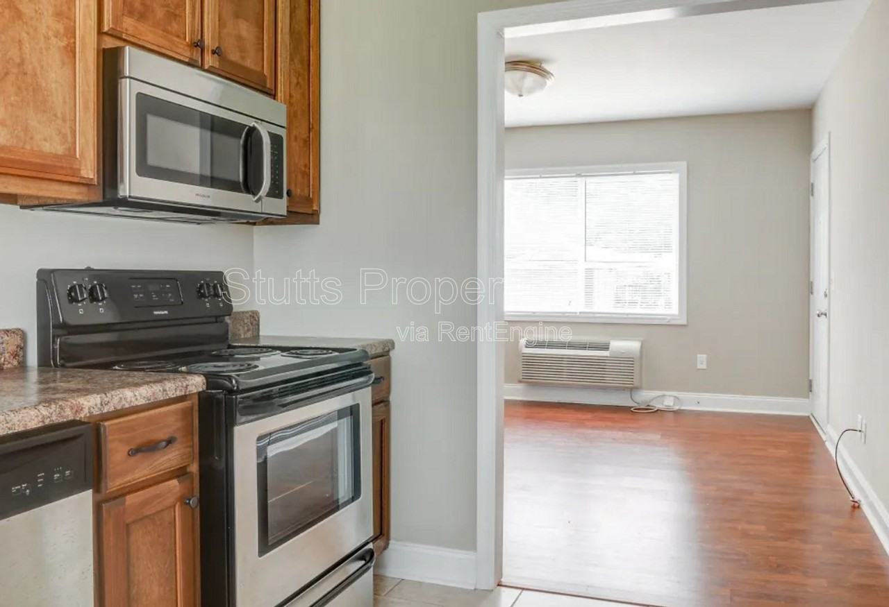 1246 Graham Ave #16 - Photo 5 of 14