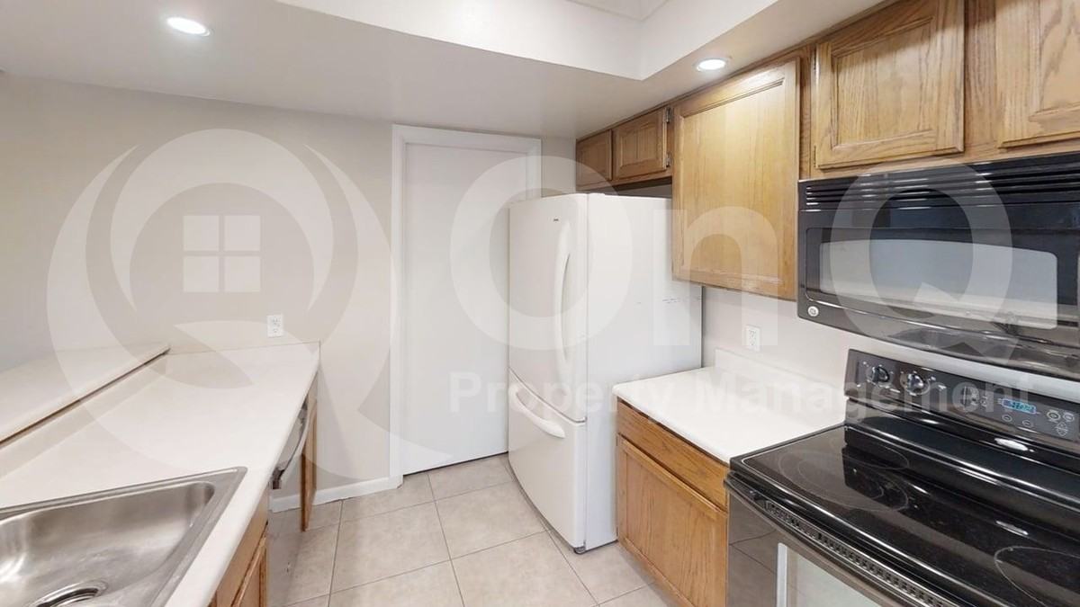 2019 W Lemon Tree Pl #1183 - Photo 4 of 22