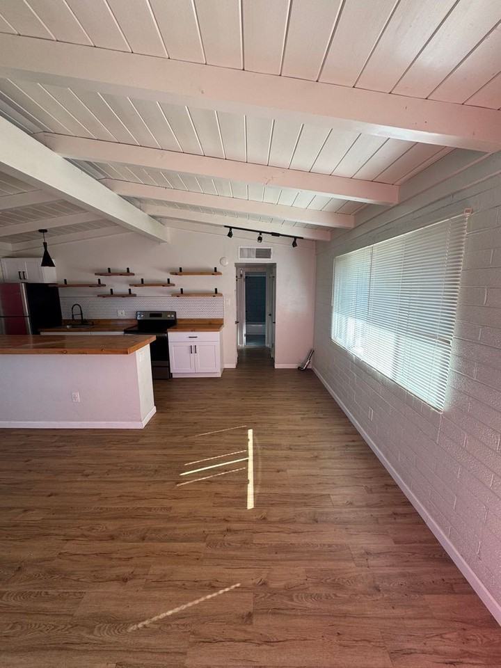 2762 N Forgeus Ave - Photo 5 of 15