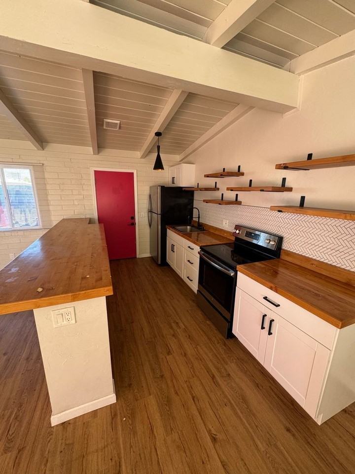 2762 N Forgeus Ave - Photo 6 of 15