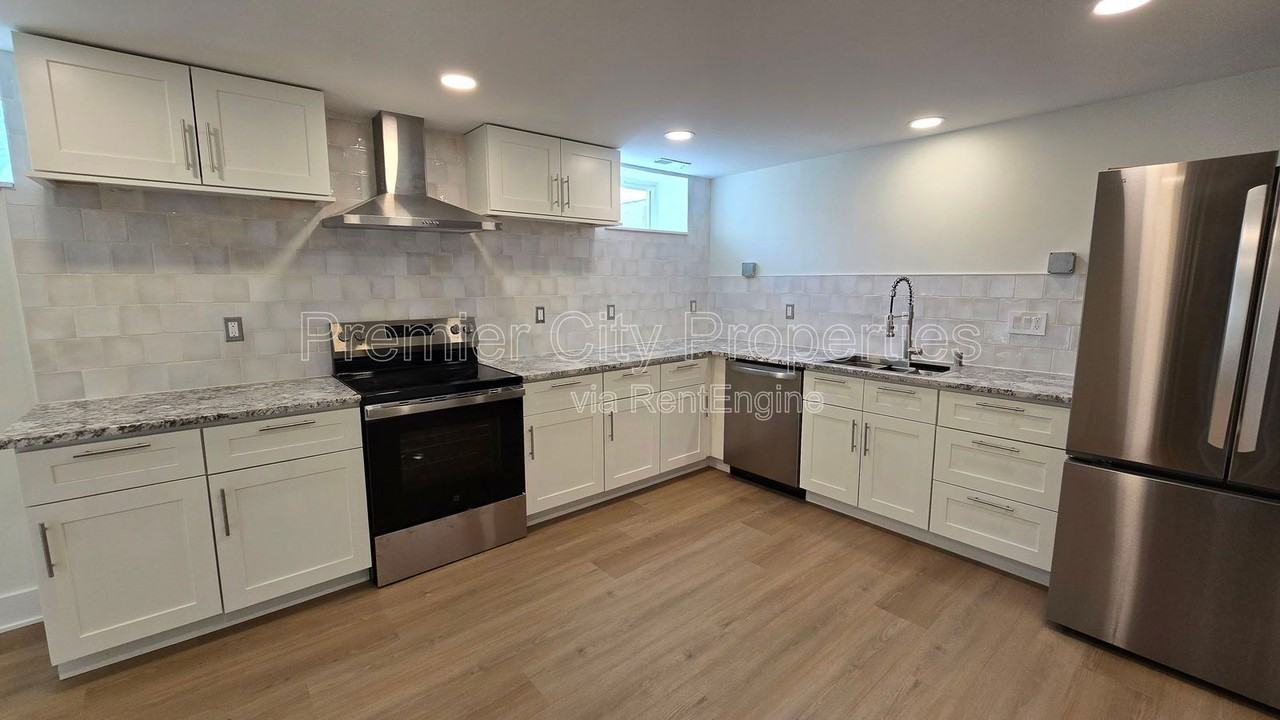 240 Mcgregor Ave #1 - Photo 3 of 32