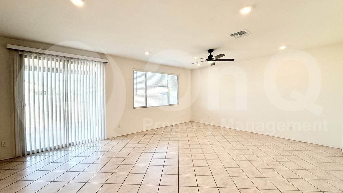 2556 W La Salle St - Photo 4 of 22