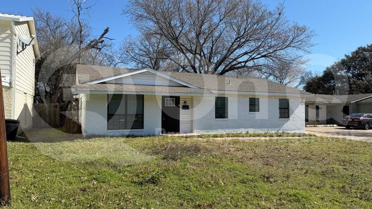 4320 Live Oak Dr - Photo 2 of 8