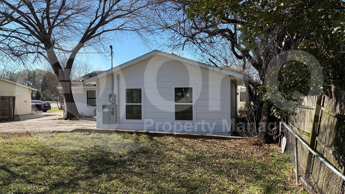 4320 Live Oak Dr - Photo 4 of 8