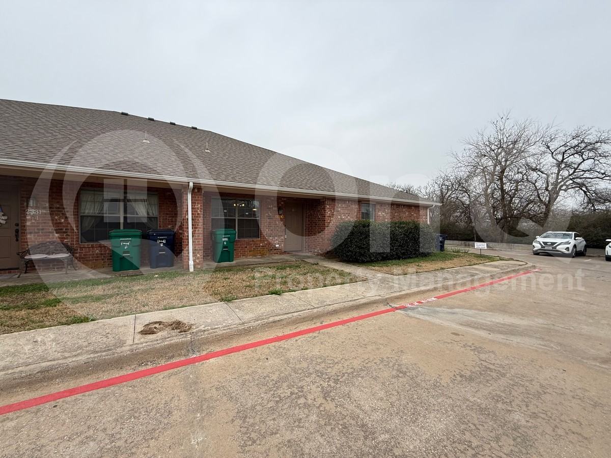 2331 N Elm St #2 - Photo 3 of 13