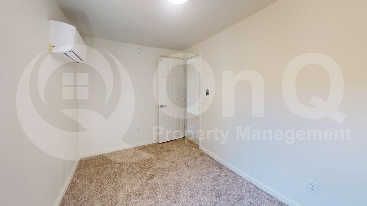 526 W Columbia St #1 - Photo 5 of 16